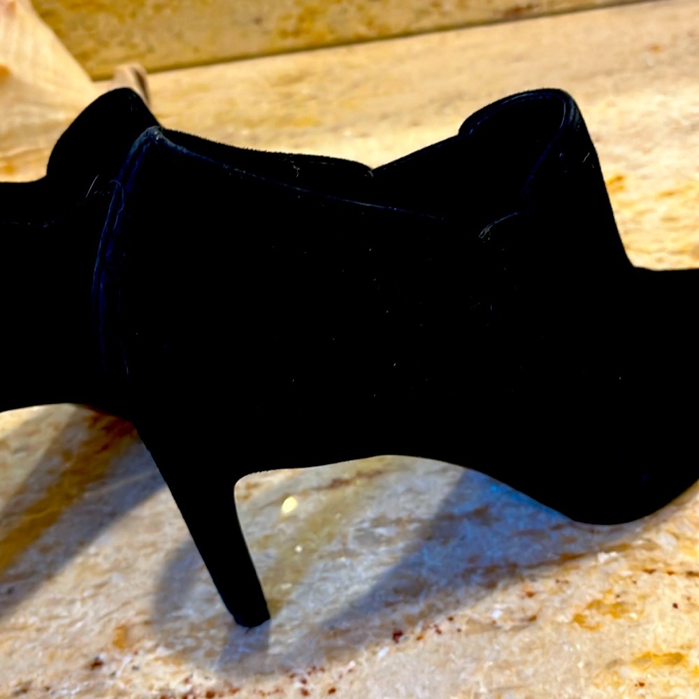 Cole Haan Grand Os black stiletto suede bootie, size 8B excellent condition